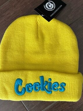 NWT Yellow and blue Cookies beanie.